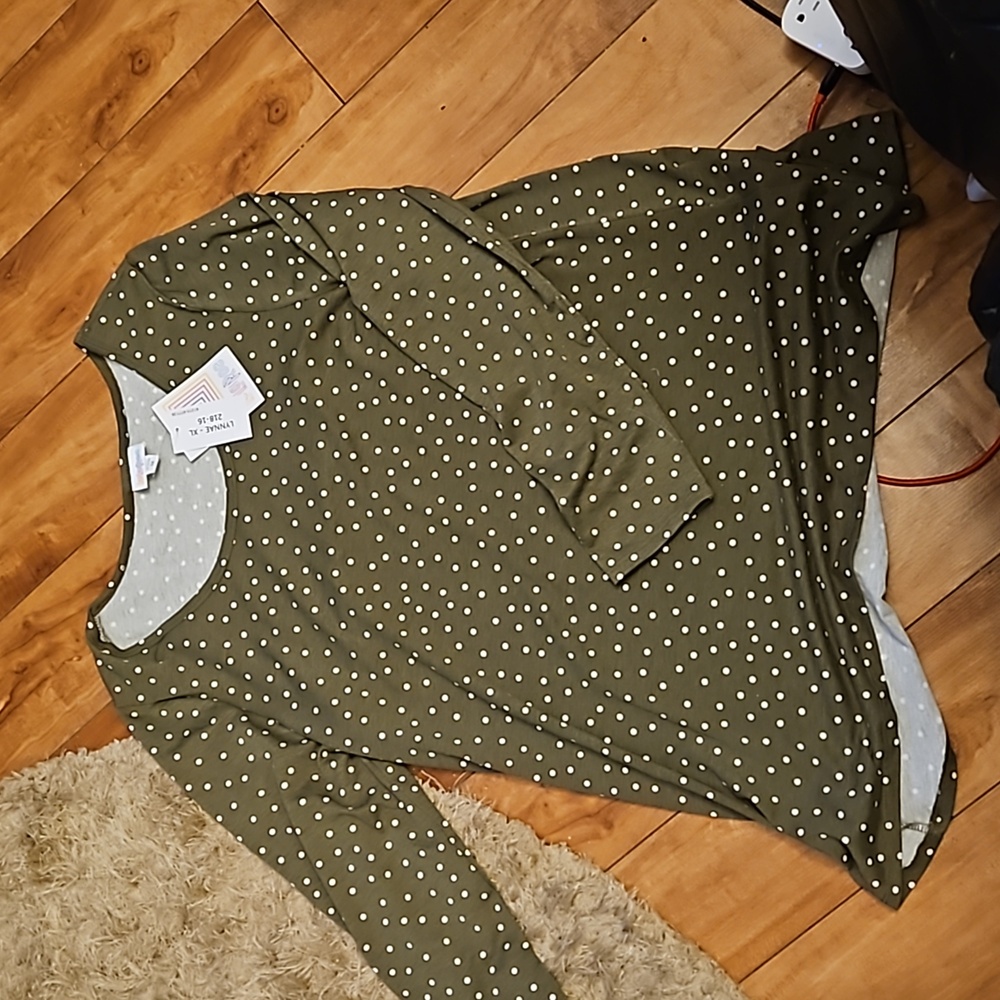 NWT LulaRoe Lynnae shirt